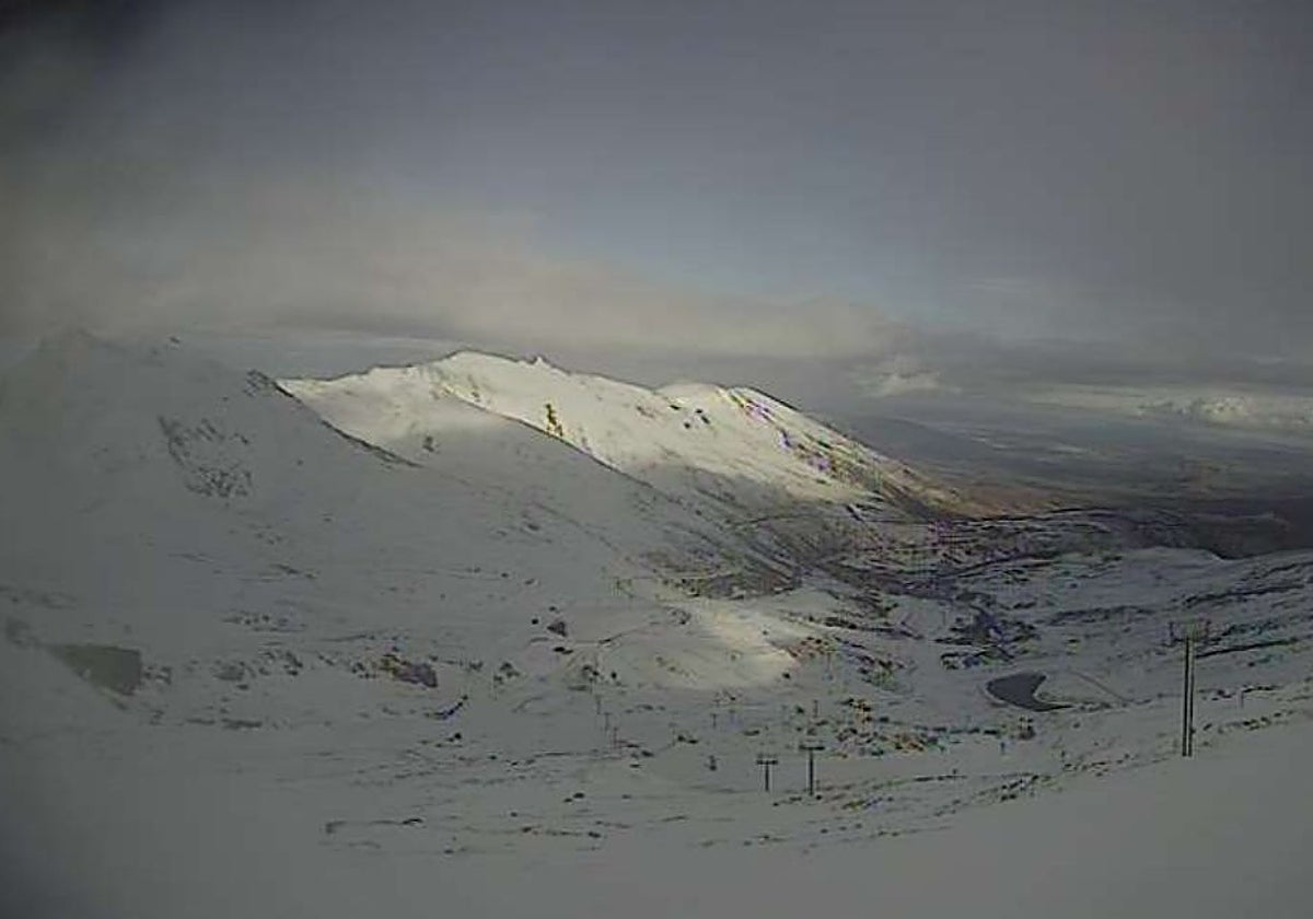 Alto Campoo abre mañana con cinco pistas y espesores de  entre 15 y 30 centímetros de nieve